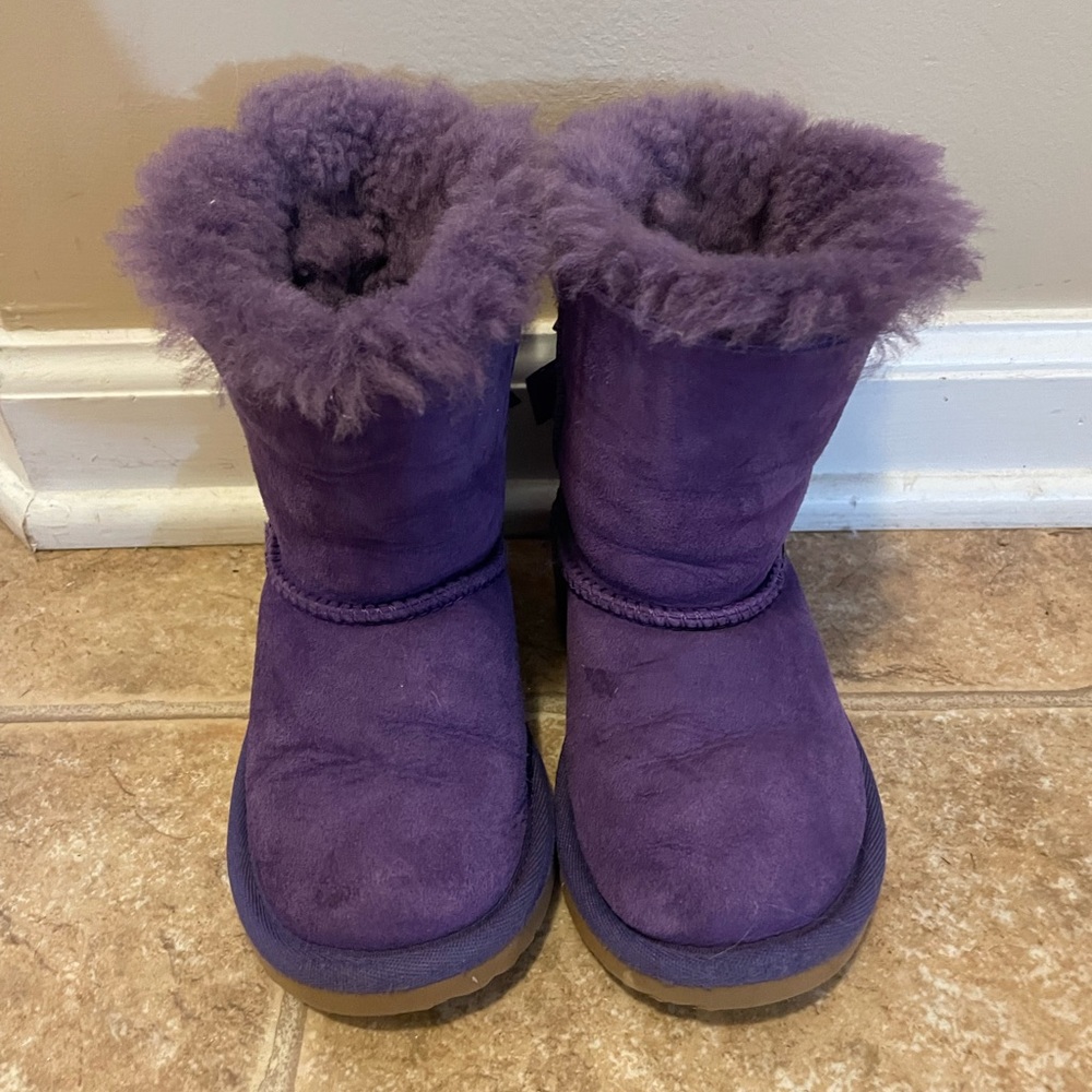 Purple toddler size 9 bow tie Uggs